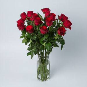 Bos rode rozen in vaas - Online rode rozen bestellen