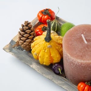 Ingezoomd sierfruit op het herfstplankje