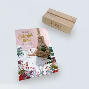 Kerstkaart met kerstboomhanger en kaarthouder X-Mas bovenaanzicht