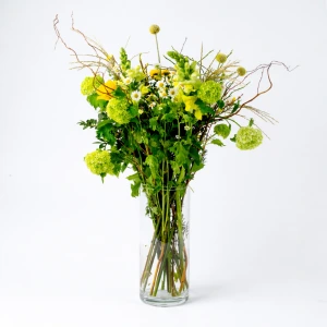 Paasboeket met prachtige paasbloemen